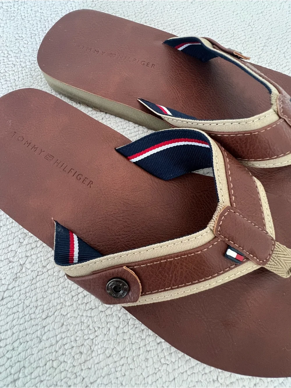 Tommy Hilfiger Men's Brown Leather Flip Flops Size: 9 M